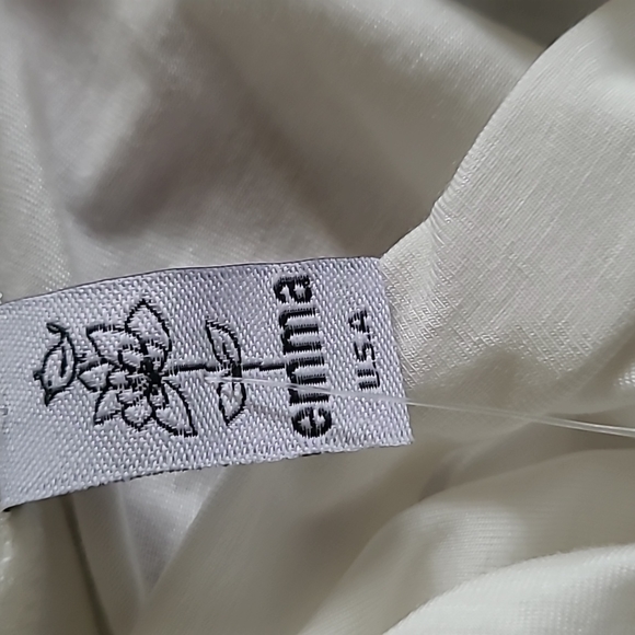 NWT Ruffled shoulder top - Picture 6 of 6